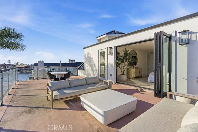 17007 Edgewater Lane, Huntington Beach, CA 92649