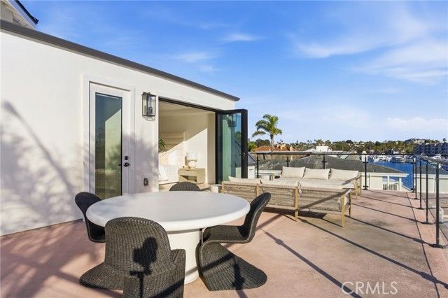 17007 Edgewater Lane, Huntington Beach, CA 92649