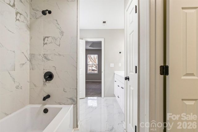 1421 Braveheart Lane, Charlotte, NC 28216