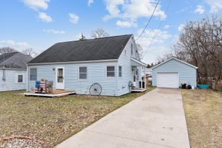 16 W Pine Street, Fremont, MI 49412