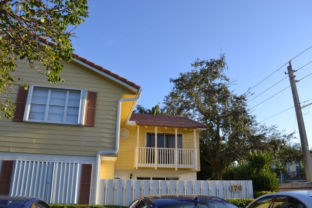 176 Seabreeze Circle, Jupiter, FL 33477