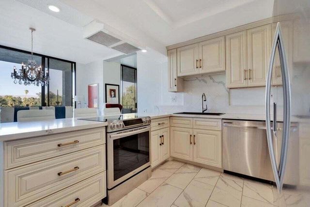 910 Island Drive 302, Rancho Mirage, CA 92270