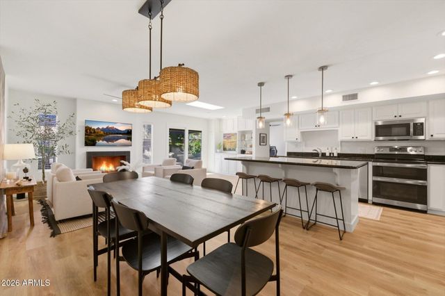 8167 E DEL CAVERNA Drive, Scottsdale, AZ 85258