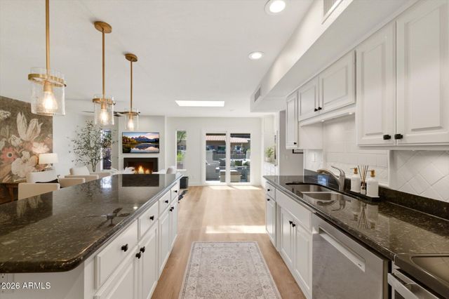 8167 E DEL CAVERNA Drive, Scottsdale, AZ 85258