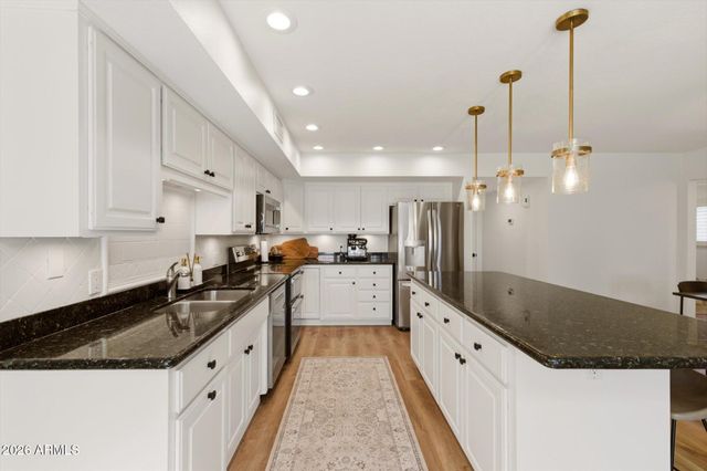 8167 E DEL CAVERNA Drive, Scottsdale, AZ 85258