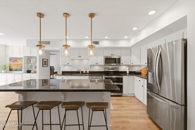 8167 E DEL CAVERNA Drive, Scottsdale, AZ 85258