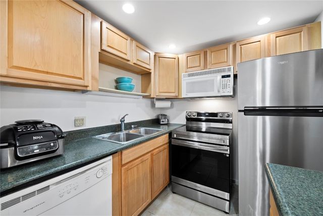 1111 Cambridge 1111, Deerfield Beach, FL 33442