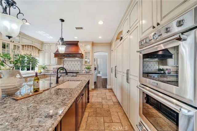 10082 Sunrise Ln, North Tustin, CA 92705