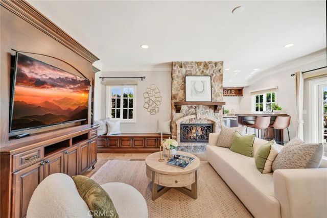 10082 Sunrise Ln, North Tustin, CA 92705