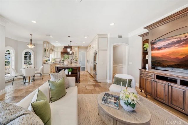 10082 Sunrise Ln, North Tustin, CA 92705