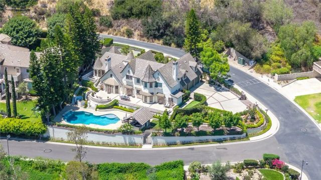 10082 Sunrise Ln, North Tustin, CA 92705