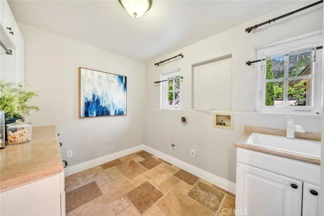 10082 Sunrise Ln, North Tustin, CA 92705