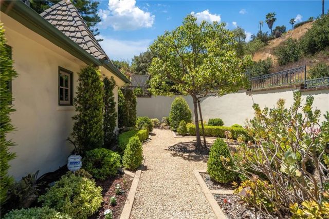 10082 Sunrise Ln, North Tustin, CA 92705