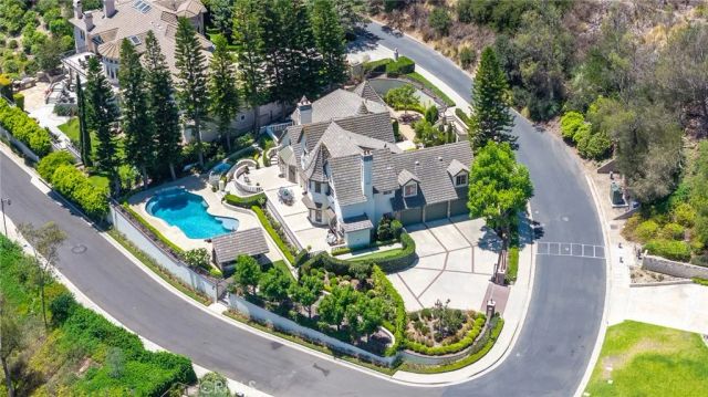 10082 Sunrise Ln, North Tustin, CA 92705