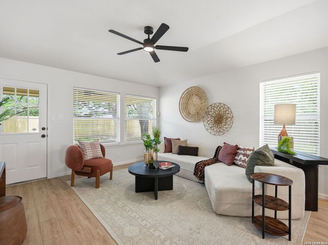 7226 BURNS TRL, San Antonio, TX 78250