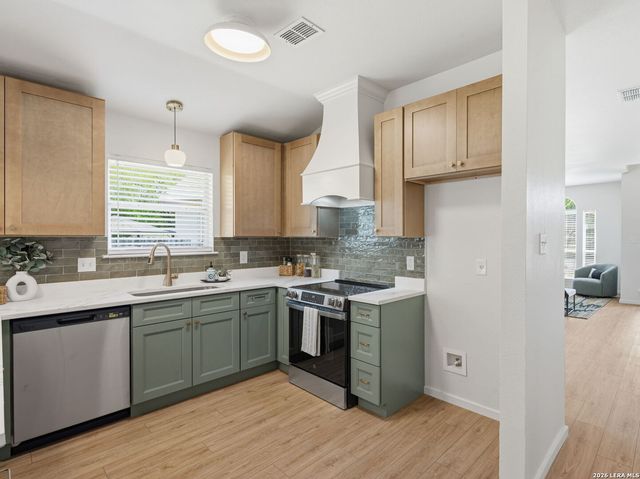 7226 BURNS TRL, San Antonio, TX 78250