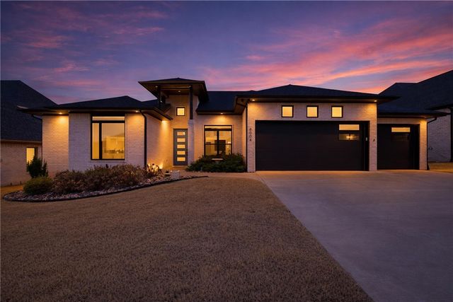 8004 W Dorchester Street, Rogers, AR 72758