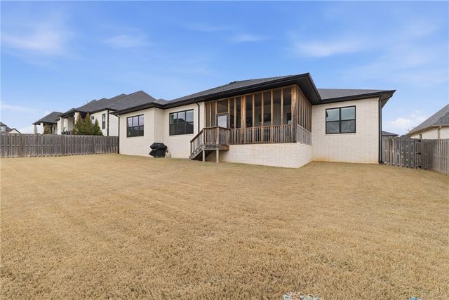 8004 W Dorchester Street, Rogers, AR 72758