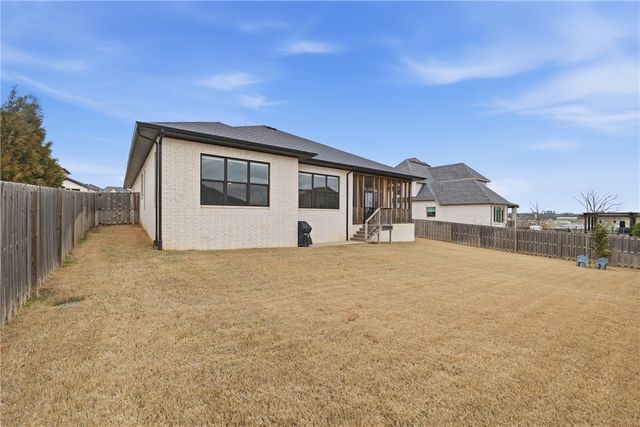 8004 W Dorchester Street, Rogers, AR 72758