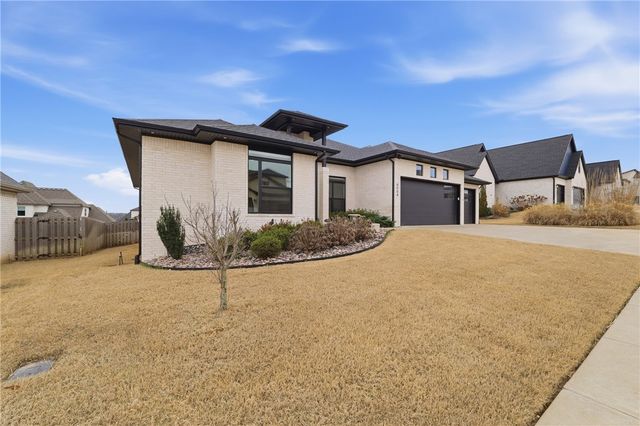 8004 W Dorchester Street, Rogers, AR 72758