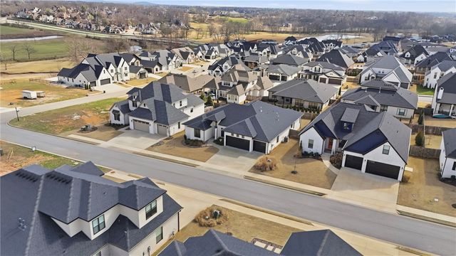 8004 W Dorchester Street, Rogers, AR 72758