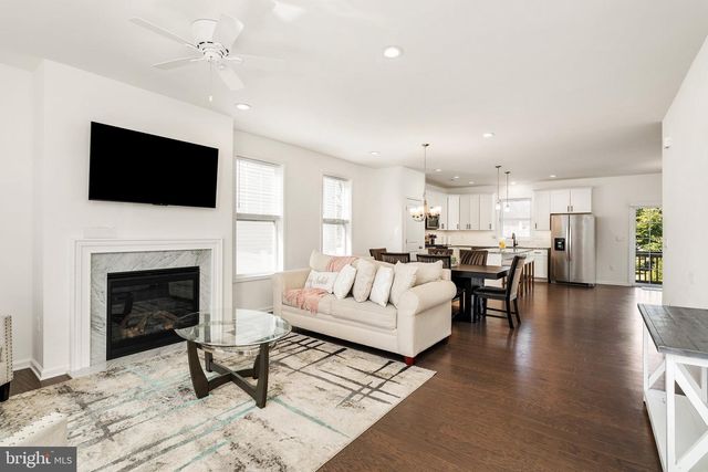 6 MISTY MEADOW LN, Hamilton, NJ 08619