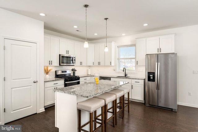 6 MISTY MEADOW LN, Hamilton, NJ 08619