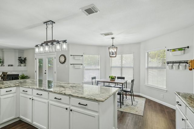 6434 Maverick Oak Dr, San Antonio, TX 78240