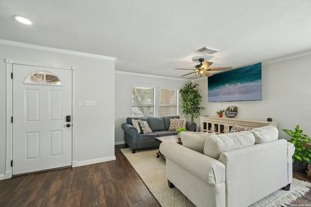 6434 Maverick Oak Dr, San Antonio, TX 78240