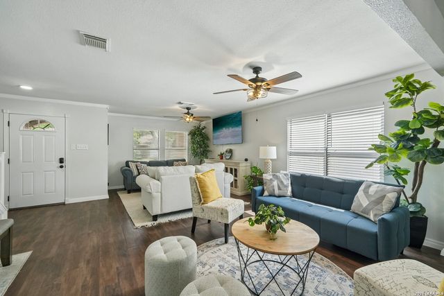 6434 Maverick Oak Dr, San Antonio, TX 78240