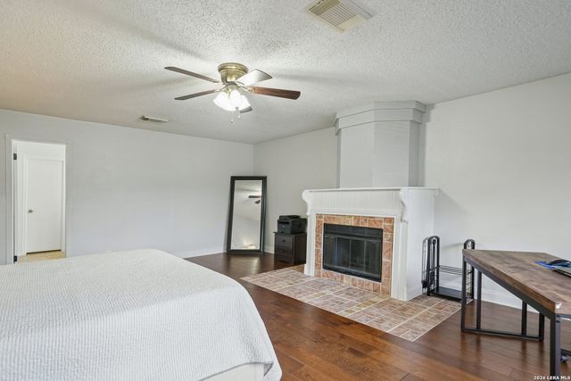 6434 Maverick Oak Dr, San Antonio, TX 78240