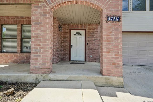 6434 Maverick Oak Dr, San Antonio, TX 78240