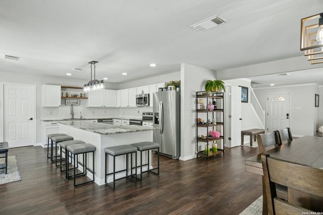 6434 Maverick Oak Dr, San Antonio, TX 78240