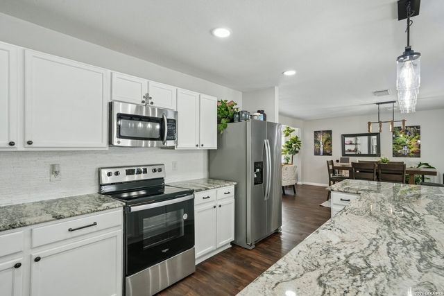 6434 Maverick Oak Dr, San Antonio, TX 78240