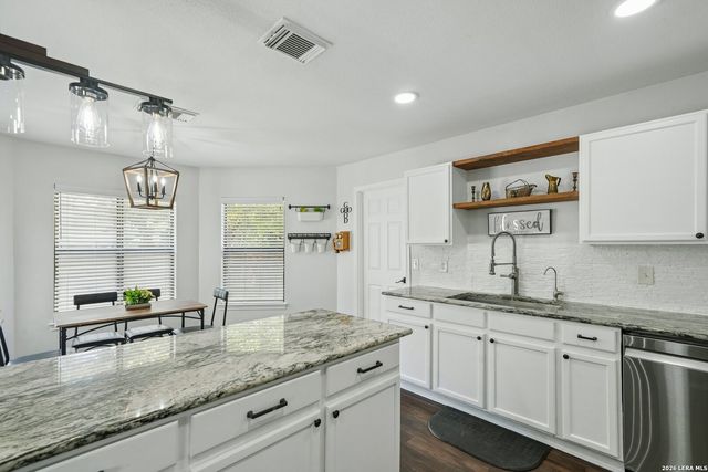 6434 Maverick Oak Dr, San Antonio, TX 78240