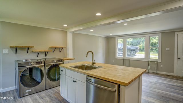 273 Riverview Drive, Bluff City, TN 37618