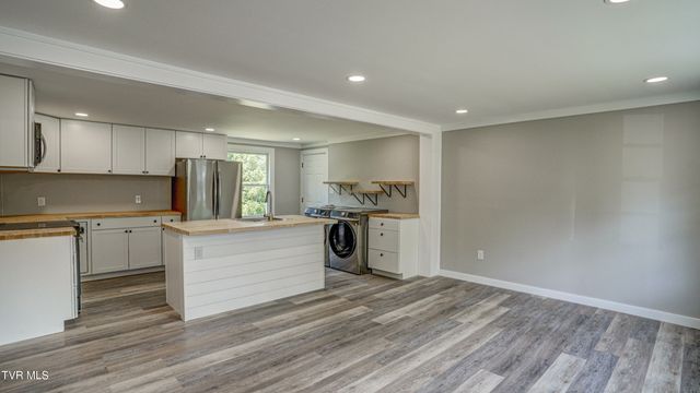 273 Riverview Drive, Bluff City, TN 37618