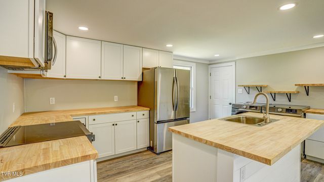 273 Riverview Drive, Bluff City, TN 37618