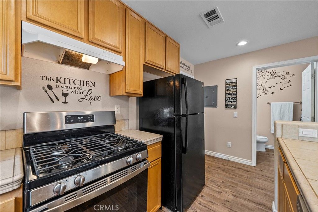 Image 13 of property listing at 14552 Foothill, Sylmar, CA 91342