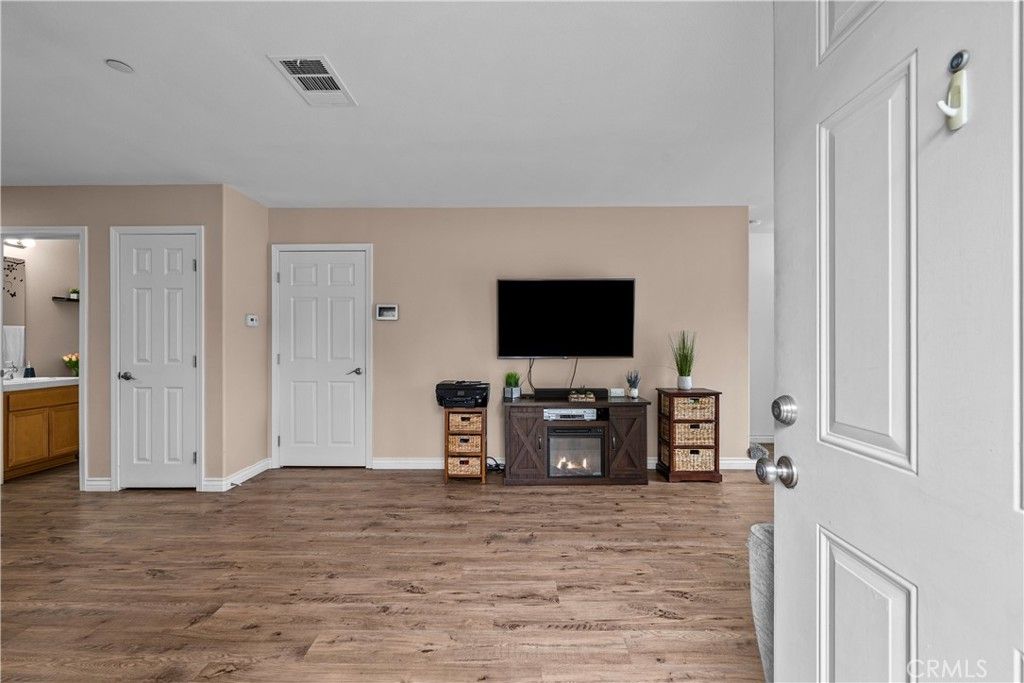 Image 2 of property listing at 14552 Foothill, Sylmar, CA 91342
