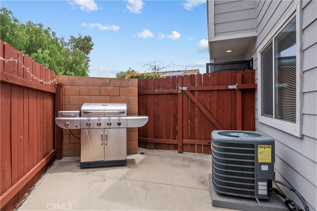 Image 21 of property listing at 14552 Foothill, Sylmar, CA 91342
