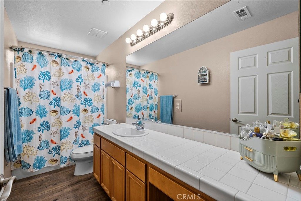 Image 26 of property listing at 14552 Foothill, Sylmar, CA 91342