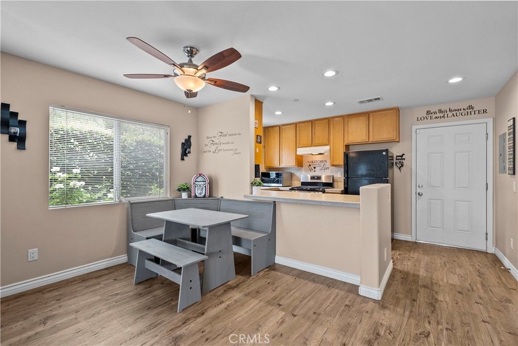 Image 6 of property listing at 14552 Foothill, Sylmar, CA 91342