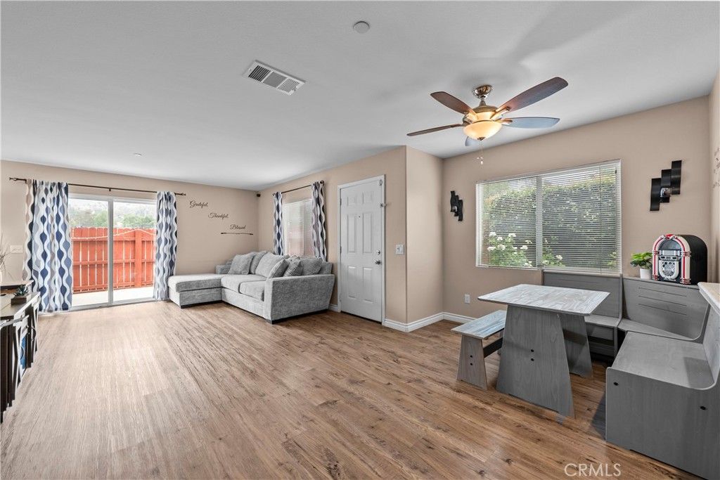 Image 9 of property listing at 14552 Foothill, Sylmar, CA 91342