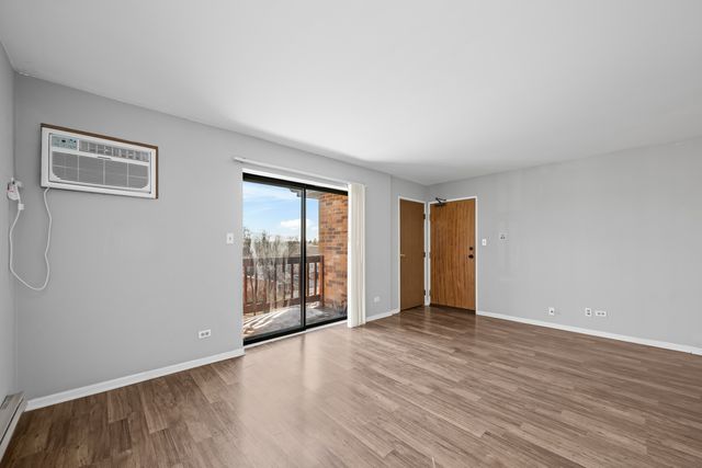 1324 N Geneva Drive 3B, Palatine, IL 60074