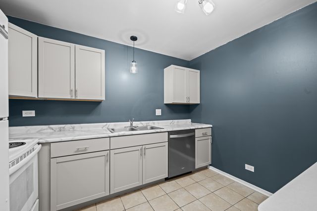 1324 N Geneva Drive 3B, Palatine, IL 60074