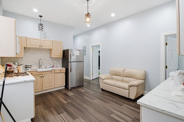 3858 W ohio Street, Chicago, IL 60624