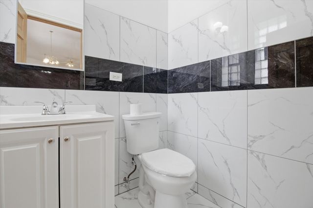 3858 W ohio Street, Chicago, IL 60624