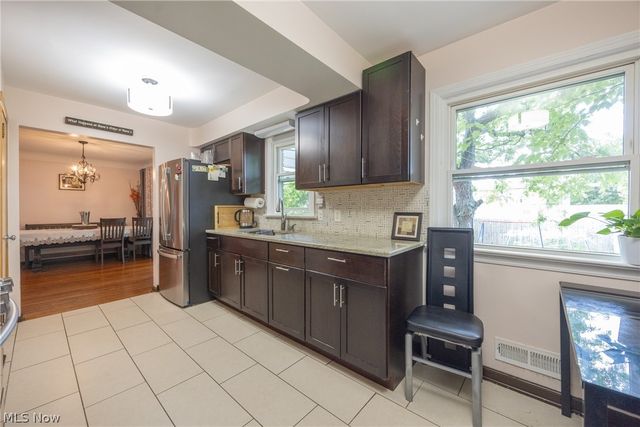 6450 Manchester Road, Parma, OH 44129