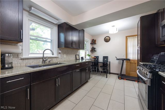 6450 Manchester Road, Parma, OH 44129
